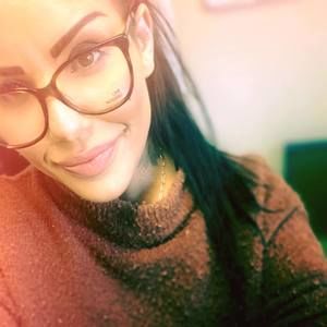 Meet your Posher, Tia